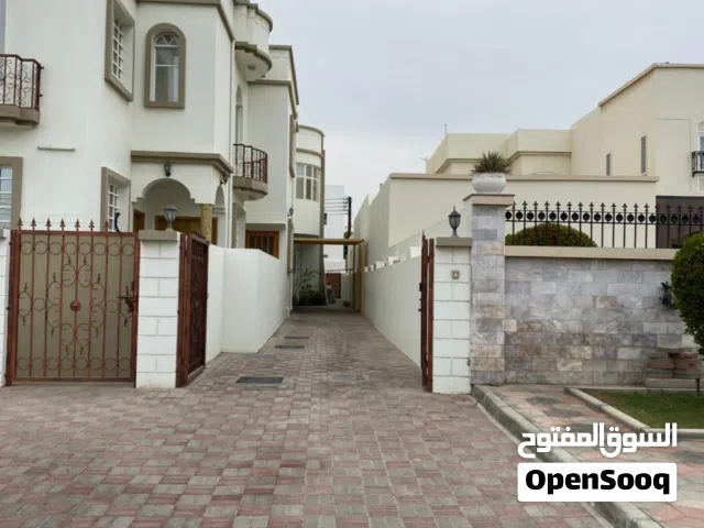 300 m2 More than 6 bedrooms Villa for Sale in Muscat Al Khoud