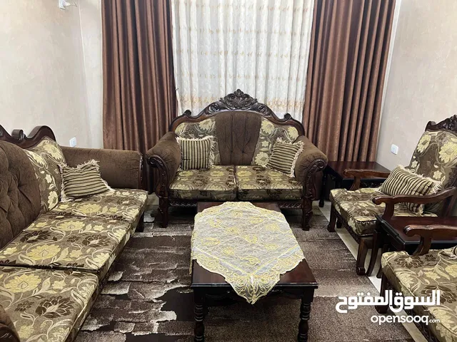 طقم كنب ب حاله ممتازه للبيع