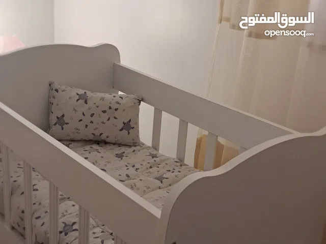 سرير بيبي ابيض