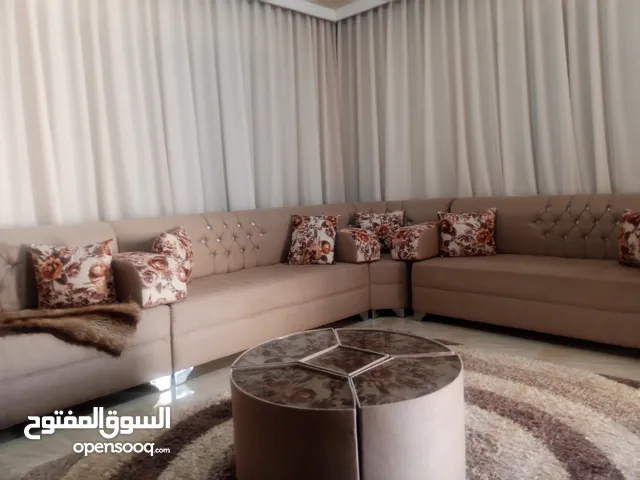 طقم كنب كورنر نضيف ولا خدشه مستعمل بحاله الوكاله
