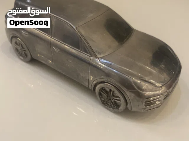 من النوادر مجسم بورش كايين من الوكاله ليمتد اديشن paperweight مصبوب المنيوم. P