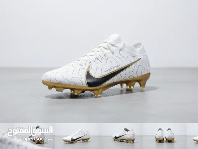 حذاء رياضي من ماركة nike جودة ممتازة ومكفولة خياط داخلي و بالون يساعد على الحركة