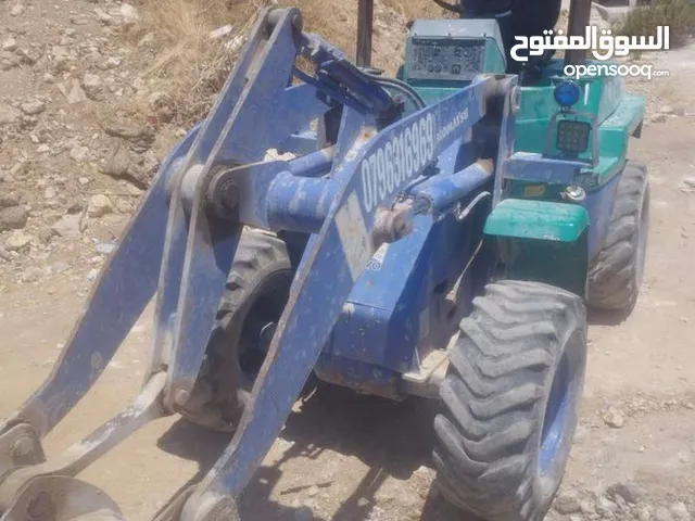جرافة صغيرة لكافة اعمال التراب