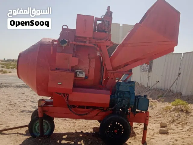 خلاطة كونكريت بحالة نظيفة مكينة هايس الماني.    2 سلندر ديزل جاهزة للعمل 750،ليتر