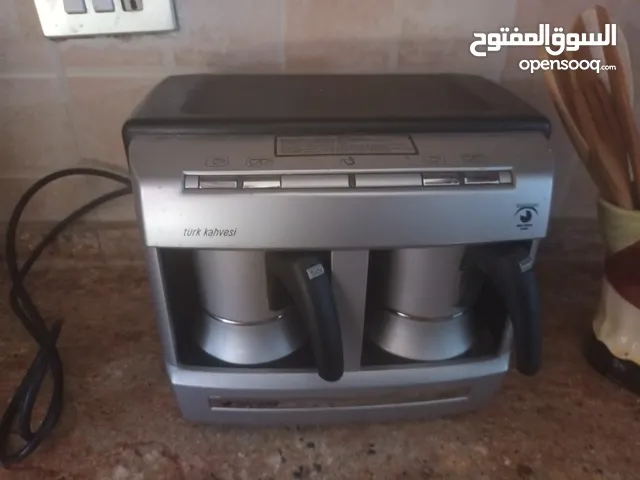 ماكينه قهوه تركي للبيع نوع arcelik. جهة شغاله والثانيه مكان التسخين بدها تصليح و ماكينه امريكان
