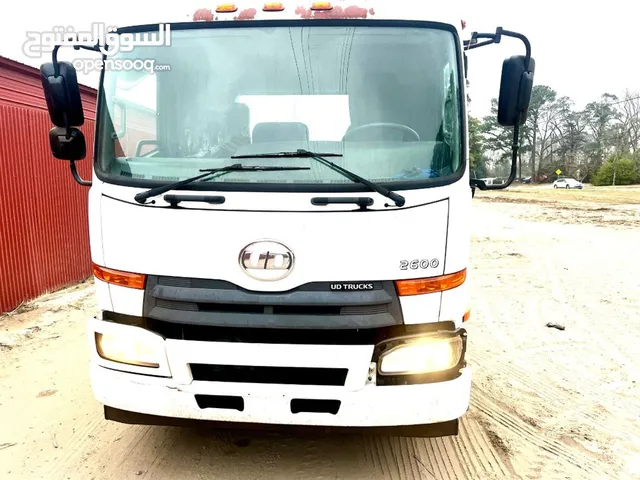nissan ud 2012 tow turcks