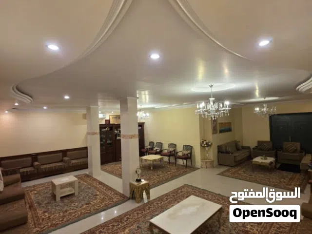 فيلاه سكنيه وا تجاري دورين عل الرئيسي موقع ممتاز