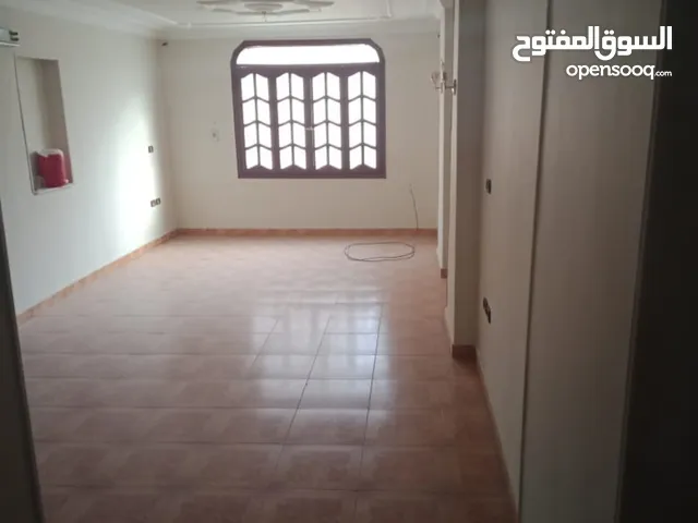 شقة 120صافى على الوجهة فى شارع الأربعين برج 12دور الشقة بالثامن البرج كله ساكن عداد كهرباء قديم