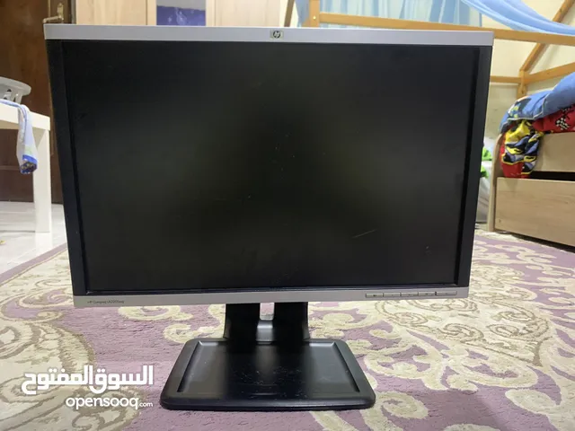 22" HP monitors for sale  in Abu Dhabi