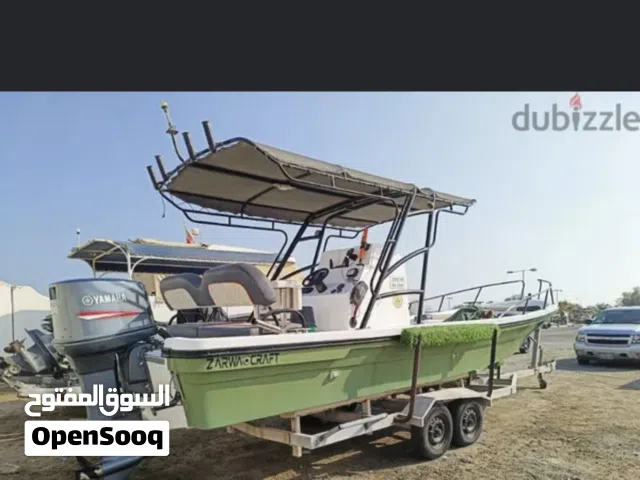 طراد 25 قدم شبه جديد مع حمام عزكم الله