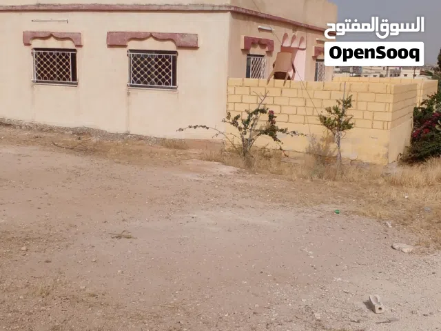 140 m2 4 Bedrooms Apartments for Sale in Mafraq Al-Mazraa