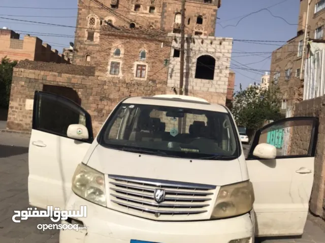 فان تويوتا ألفهد نظيف – واسع ومريح مع فتحتين سقف