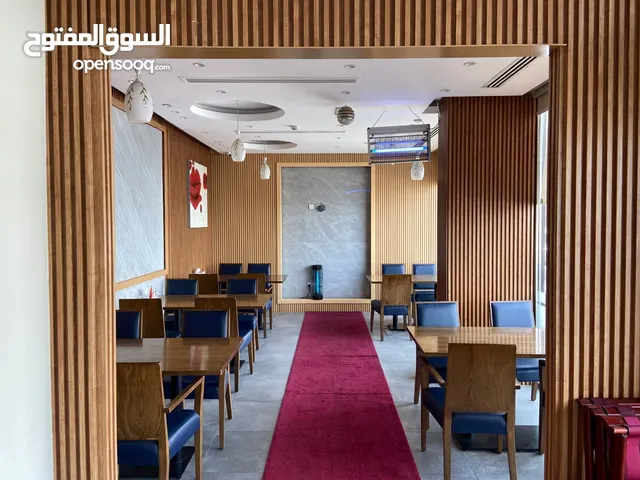 مطعم للبيع على واجهة المجاز مباشرة بالشارقة