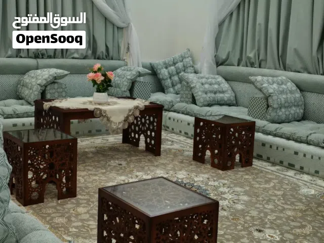 مجالس عربيه وستائر وكنب وانتراهات وغرف نوم