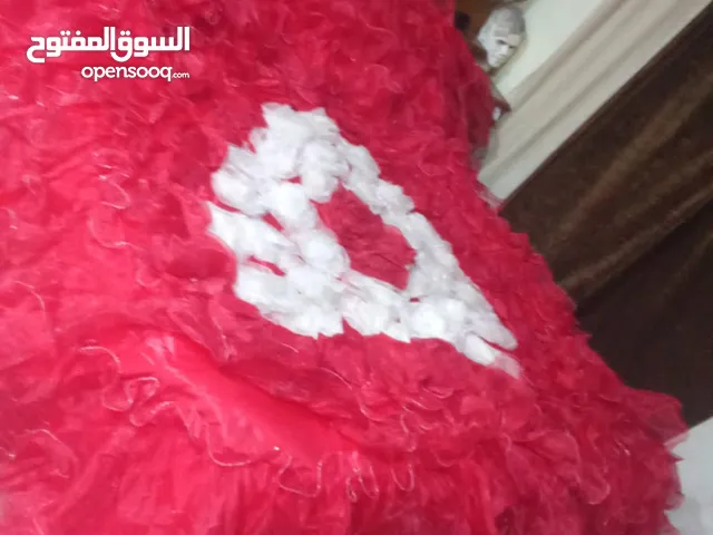 فرشه عرس مستعمله يوم واحد اريده 60الف وبيه مجال