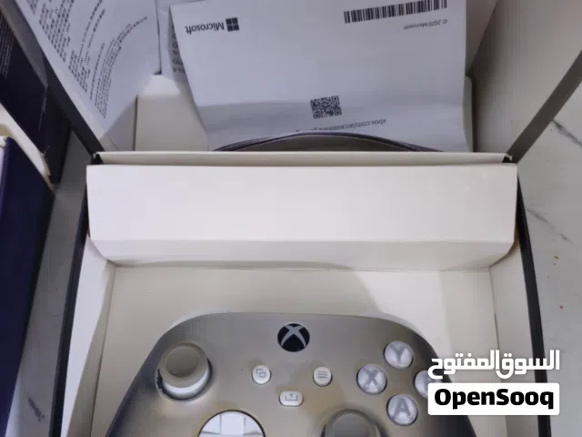 يد إكس بوكس ليميتد Lunar Shift Special Edition نظيفة جداً مع الكارتون