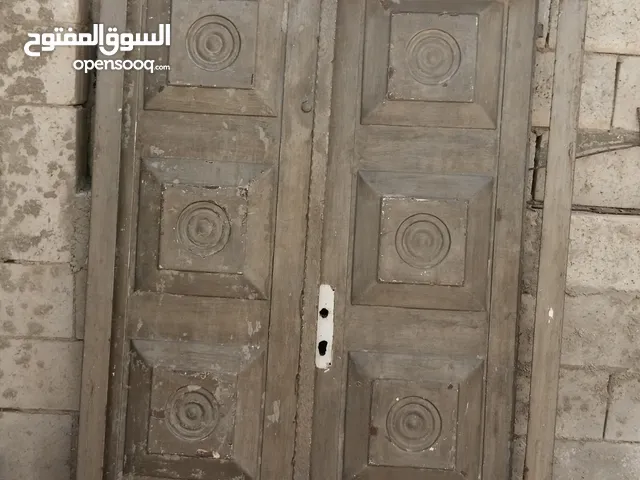 باب حديد ظرفتين   حديد ثقيل ونظيف قياس 120* 190 للبيع