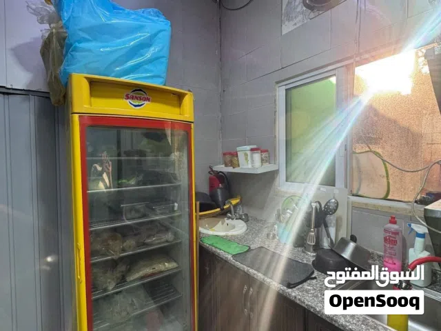 عدة مطعم للبيع المستعجل