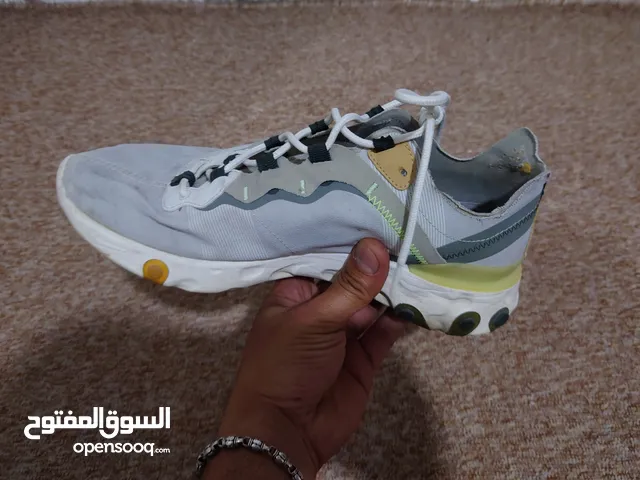 35 Sport Shoes in Basra