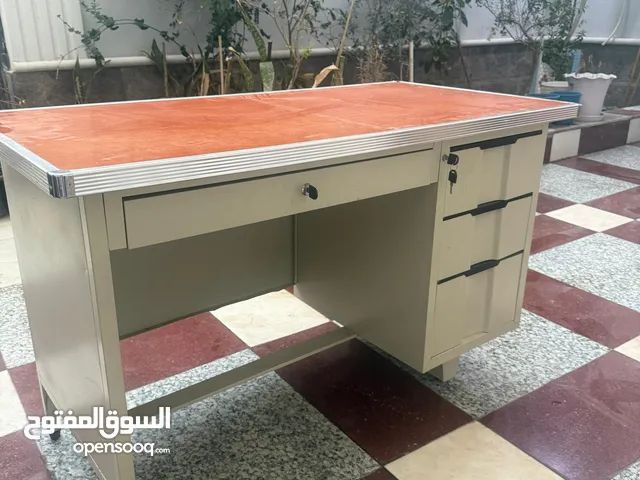 ميز مكتب مستعمل