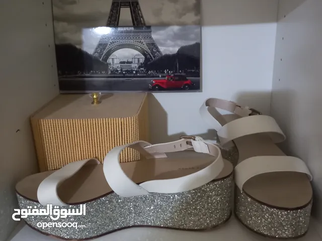 براند زارا و شارلز اند كيت 15 دينار