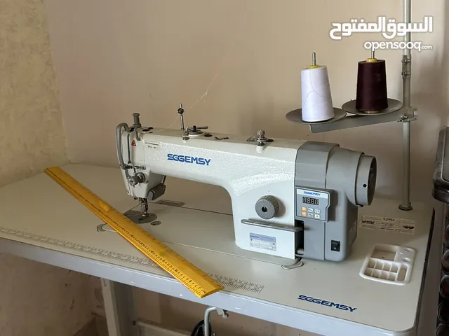 ماكينة خياطة بحالة جيّدة نوعها sgemsy