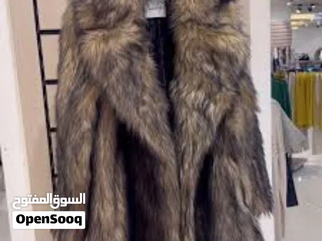 الماركة EIisabetta Franchi بل عربي إليزابيتا فرانكي. وهي ماركة ازياء ايطالية فاخرة متخصصة بالملابس ا