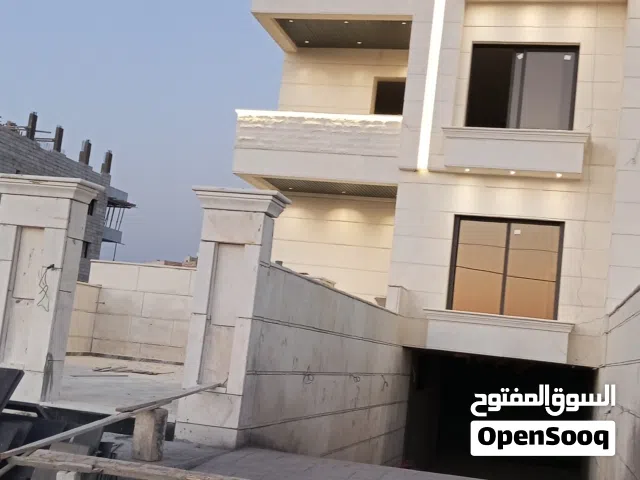 شقق تشطيبات فندقيه قرب صالة السفير بناء جديد معفية من التنازل
