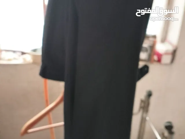 بنطلون أسود عدد ثلاثة