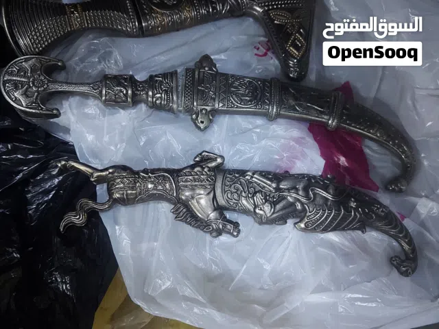 ثلاث قطع انتيك فيهم وحد قديم