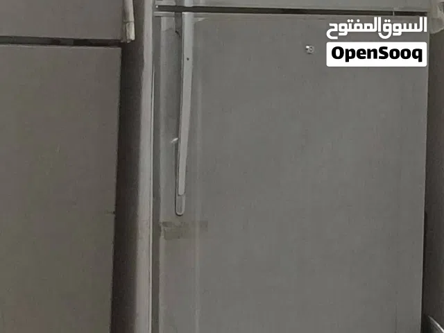 ثلاجة بانوسونيك حالتها ممتازة والثانية سوبر جينرال