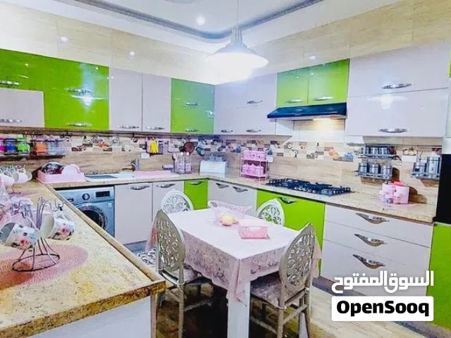 فيلا خليجي تشطيب درجة أولى للبيع بالاثات عين زارة قرب جزيرة الفردوس