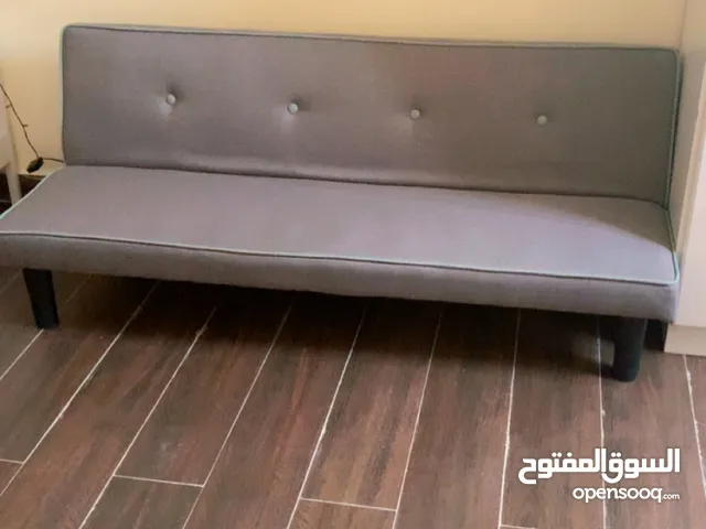 كنب رصاصي ل ثلاث أشخاص صغير وناعم