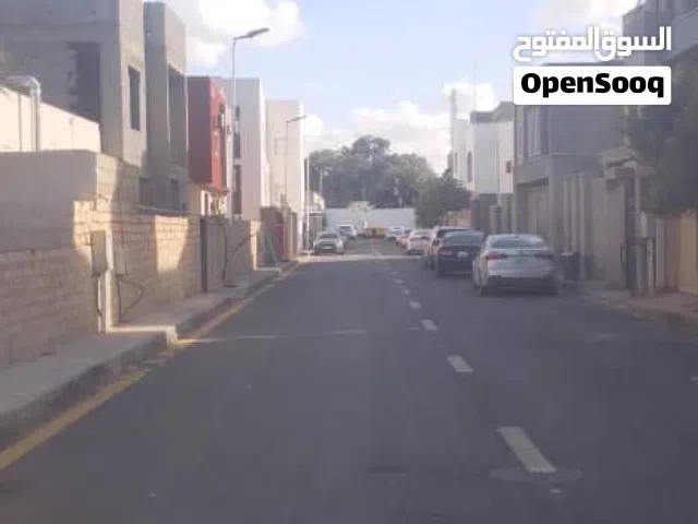 250 ارض للبيع في الخروبة 250 متر مربع،هادي،الواجهة،12,مياه،وكهرباء،واصل للقطعه،jalmezwgi