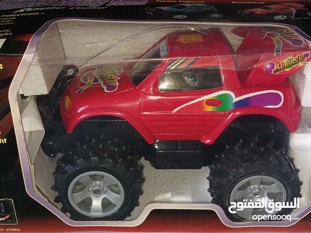للبيع سياره العاب لون احمر ع ريموت كونترول بالكرتون جديده غير مستعمله