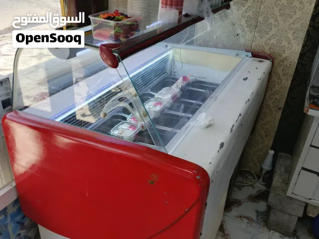 عارضة ايس كريم إيطالية عشر ابلانكات دبل شبجه فيها حافظه داخليه كبيرة تجميد