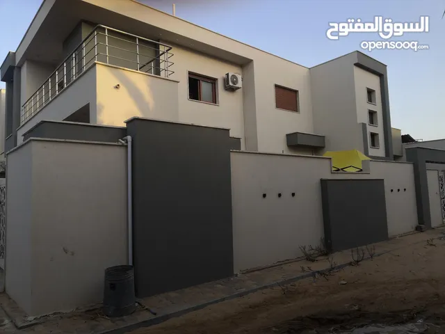 200 m2 More than 6 bedrooms Villa for Sale in Tripoli Arada