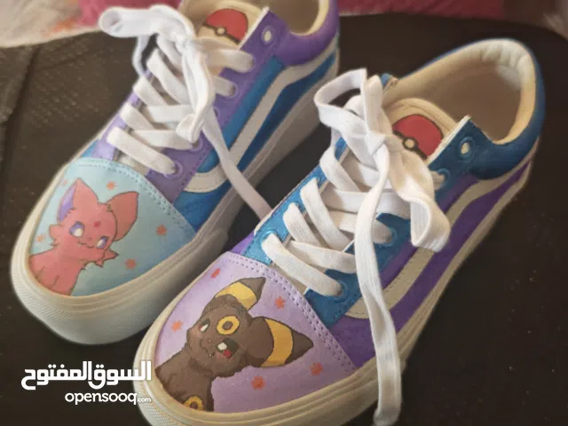 حذاء رياضي نسائي قياس 38 مرسوم عليه يدويا صور بوكومون امبريون و اسبيون Umbreon & Espeon