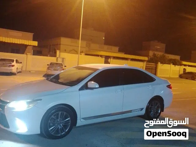 2016 تويوتا كامري SE
