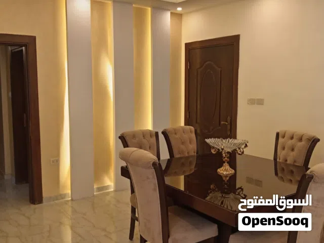 شقة مميزة للبيع موقع وسط الخدمات