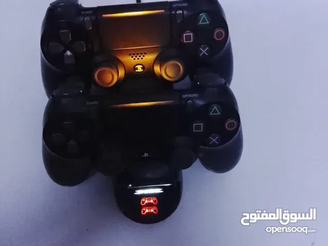 Original, very good condition, no problems Original, very goowith them. 2 PlayStation 4 controllers.