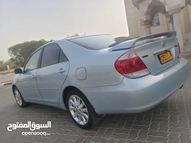 للبيع كامري 2002 سيارة رقم واحد تجديد سنه اطارات جدد وشاري يفحص وين مايحب