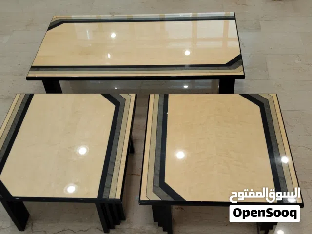 للبيع طاولة وسط و طاولة تلفزيون و فريزر ارضي و لوحة قرآن المعوذات