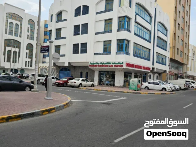 للبيع بناية تجارية 3 طوابق نظام شقق