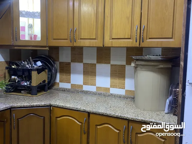 كنب ومطبخ للبيع مع برادي