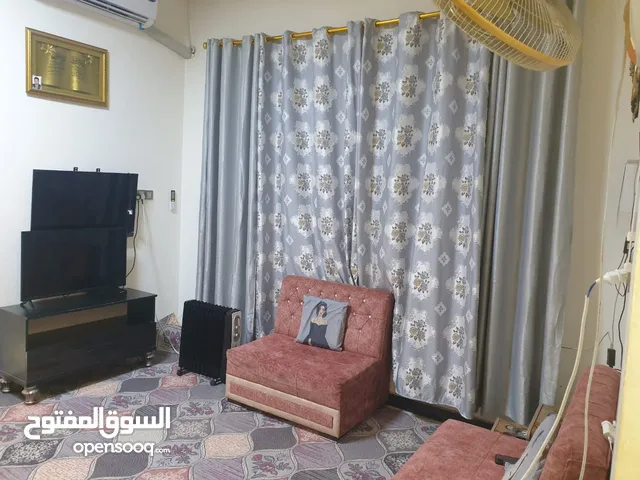 195m2 2 Bedrooms Townhouse for Sale in Basra Tannumah