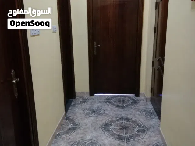 شقة غرفتين حديثة في الطابق الثاني / ش.الكرادة داخل