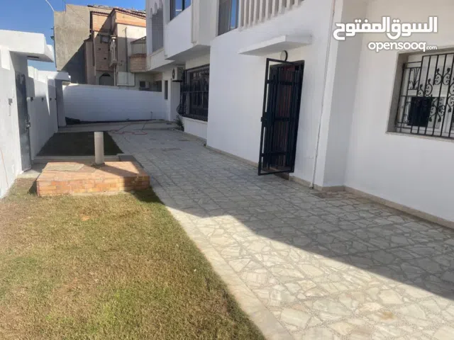 مبنى اداري كبير دورين وملحق  بزناته شارع المواصلات حيوي اداري  ممتاز موقع ممتاز