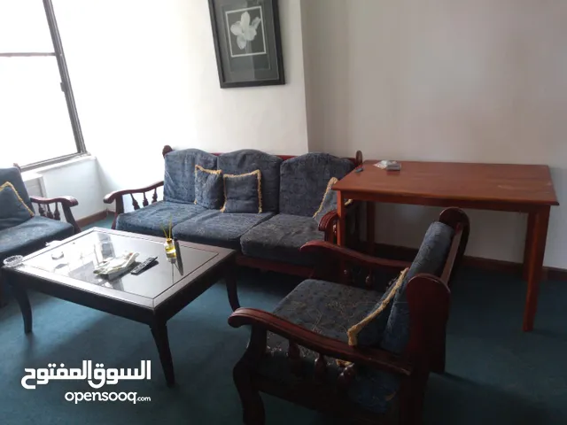 اثاث للبيع طقم كنب مستعمل وفرن بلد أن وغاز سكب كلهم مرة وحده ووما رح اقصر مع حدا موجودات عمان