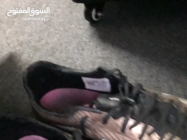 حذاء امبابي كاس العالم نمرة 41 مستعمل خياط امان الموقع حي نزال عمان